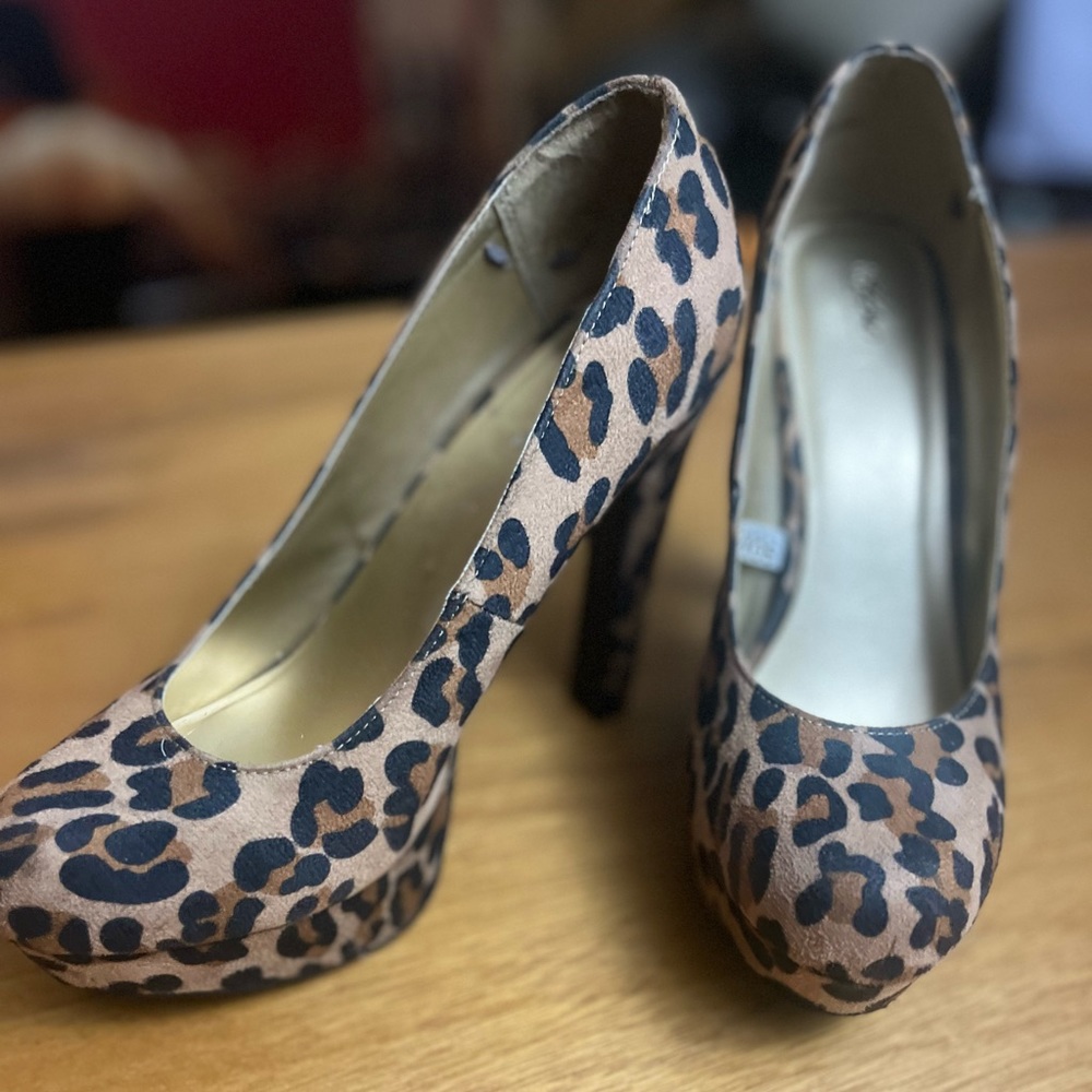Mossimo leopard print pumps